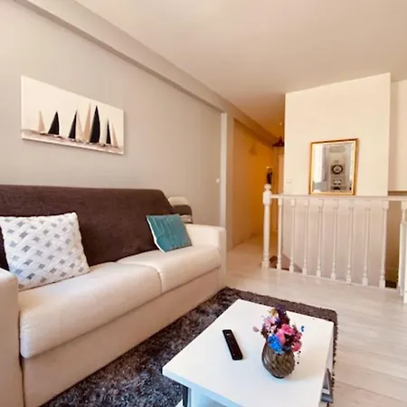 Bright Duplex 50m From The Port Of *