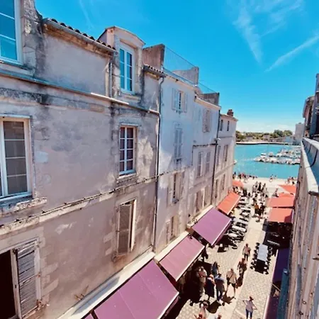 Bright Duplex 50m From The Port Of