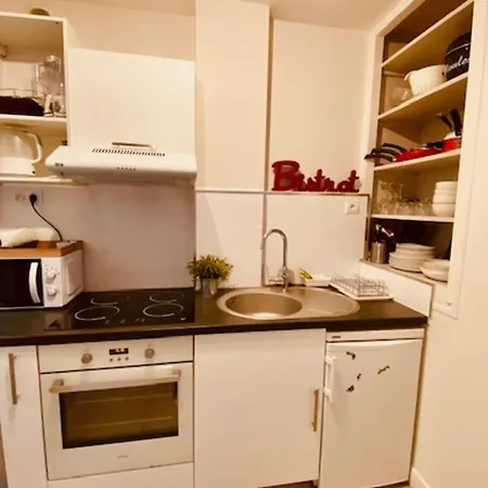 Bright Duplex 50m From The Port Of 아파트