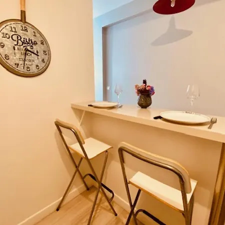 Bright Duplex 50m From The Port Of 아파트 *