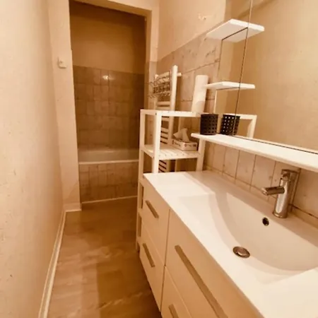 아파트 Bright Duplex 50m From The Port Of